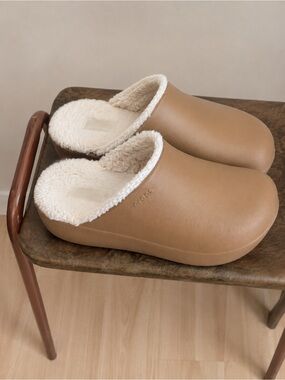 Crocs Stomp Lined Platform Clogs Sepia Bear Fuzzy